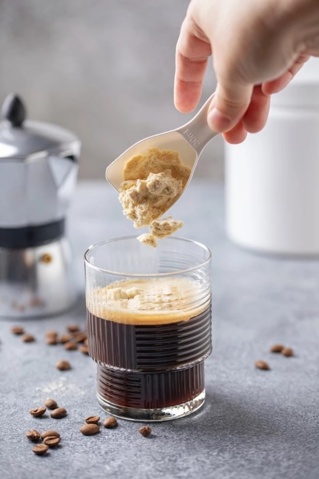 Κάνει να προσθέτεις πρωτεΐνη στον πρωινό καφέ;