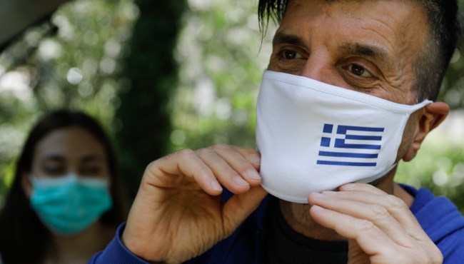 Η 16χρονη Κοραλία Χατζηγιαννάκη φτιάχνει και μοιράζει μάσκες- Τι είναι το "The Greek Mask Project"