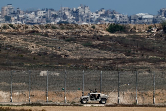 "Ένα εκατομμύριο κλήσεις την ώρα": Ο Guardian αποκαλύπτει πώς το Ισραήλ ακούει κάθε λέξη σε Γάζα και Δυτική Όχθη