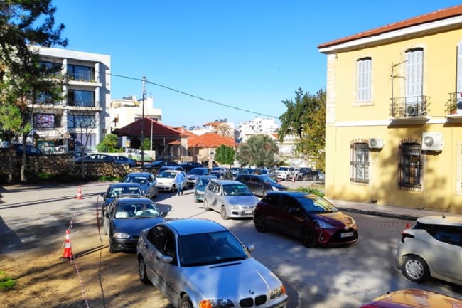 Κορονοϊός: Χαμός στα Χανιά για τα δωρεάν rapid tests - Κοσμοσυρροή για τους drive through ελέγχους