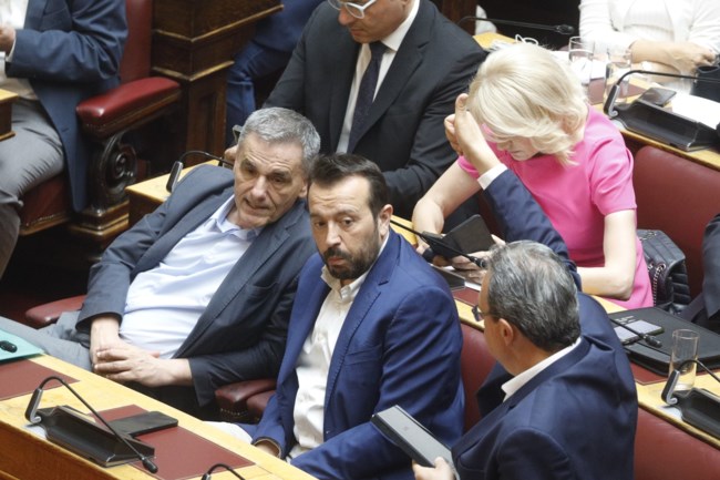 Βουλή: Απών από τα έδρανα του ΣΥΡΙΖΑ ο Αλέξης Τσίπρας - Η πρώτη παρέμβαση από τον Νίκο Παππά