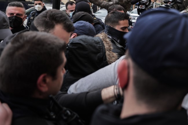 Ρούλα Πισπιρίγκου: Viral το άγριο βλέμμα της στον φωτογραφικό φακό - "Μου πάγωσε το αίμα"