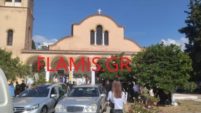 Πάτρα: Βαθιά οδύνη στην κηδεία του 52χρονου και του 17χρονου γιου του - "Ήταν αγκαλιασμένοι σε όλη τους τη ζωή κι έφυγαν αγκαλιασμένοι"