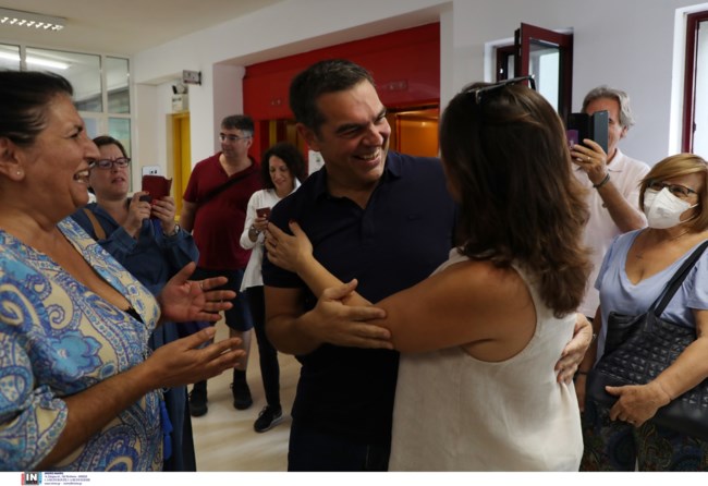 Στην Καισαριανή ψήφισε για νέο πρόεδρο του ΣΥΡΙΖΑ ο Αλέξης Τσίπρας: Ενωμένοι θα δώσουμε τους κοινωνικούς αγώνες