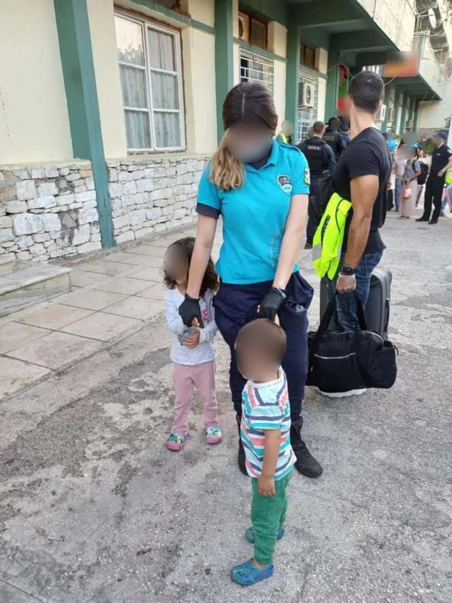 Εκκενώθηκε κατάληψη στο Λαύριο με δομή προσφύγων - Απομακρύνθηκαν 53 διαμένοντες [εικόνες - βίντεο]