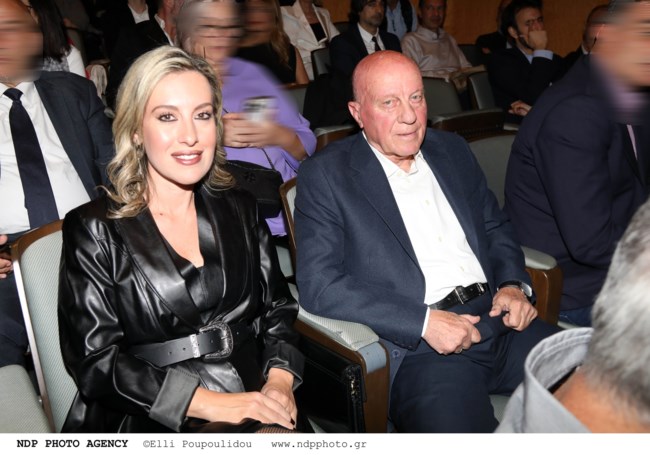 Πόπη Δομάζου