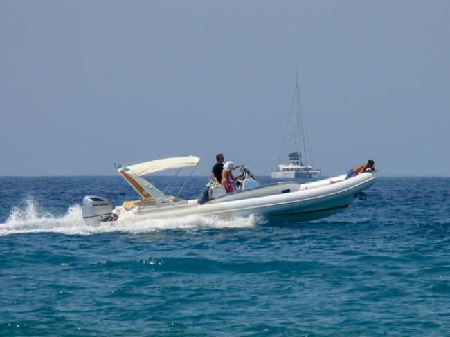 Πόσο "ψαλιδίζονται" τα τεκμήρια - Τι αλλάζει σε αυτοκίνητα, κατοικίες και σκάφη