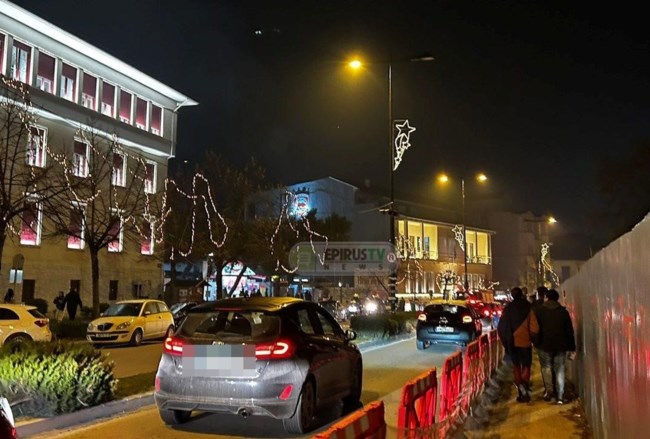 Ιωάννινα: Φωτιά στη λέσχη αξιωματικών - Οι καπνοί σκέπασαν την πόλη