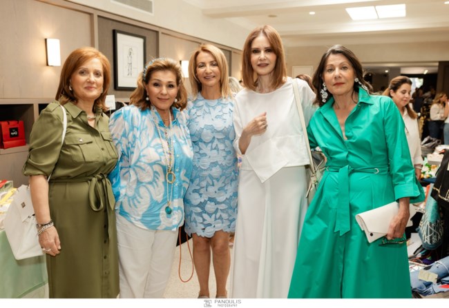 Κάτια Δανδουλάκη: Διαχρονικά όμορφη σε νέα εμφάνιση στην Εκάλη - Σε bazaar για καλό σκοπό
