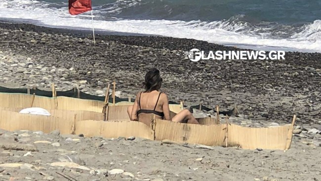 Χανιά: Γυναίκα έκανε ηλιοθεραπεία μέσα σε προστατευόμενο χώρο για χελώνες [εικόνες]