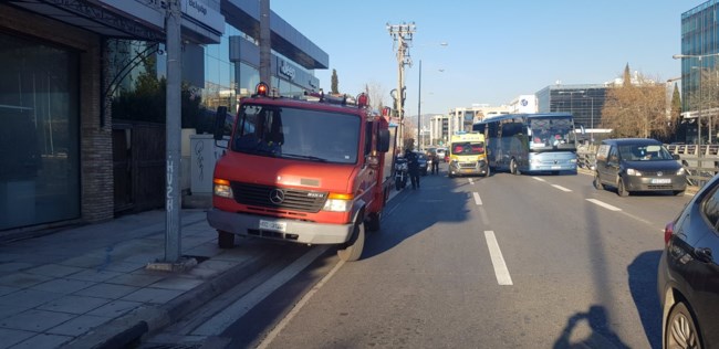 Γεννητούρια στην Κηφισίας με τη βοήθεια Πυροσβεστών και Αστυνομικών! [Εικόνες]