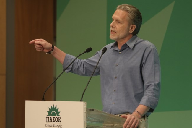 ΠΑΣΟΚ: Υποψήφιος και ο Παύλος Γερουλάνος - "Ζητώ να ηγηθώ της ευθύνης της ενότητας"