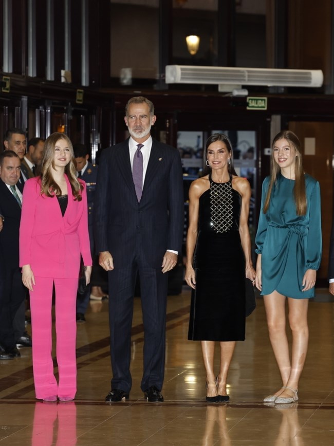 Από μικρή στα δύσκολα η Ινφάντα Σοφία: Η πανύψηλη royal στην πρώτη της solo εμφάνιση με οικονομικό κοστούμι και μπαλαρίνες