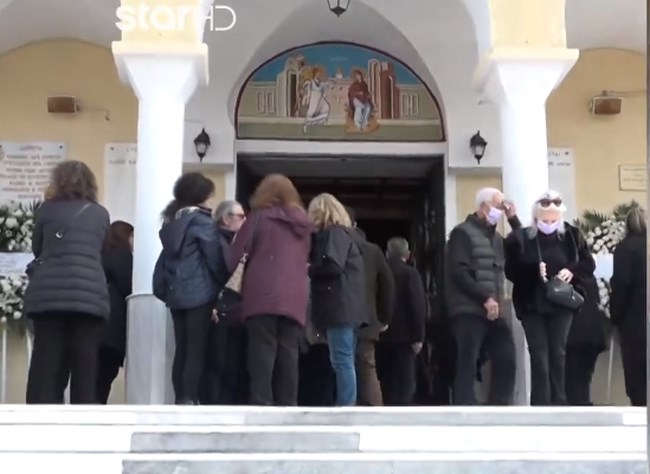 Νίκαια: Θλίψη στην κηδεία του 39χρονου που δολοφονήθηκε από τον πεθερό του - "Συγχώρεσέ με Στέλιο" φώναζε η πεθερά