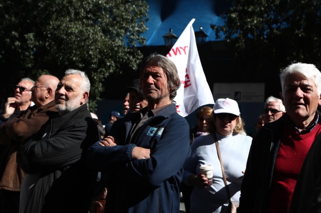 Παναττική διαμαρτυρία των συνταξιούχων στο υπουργείο Εργασίας - Τι ζητούν [εικόνες]