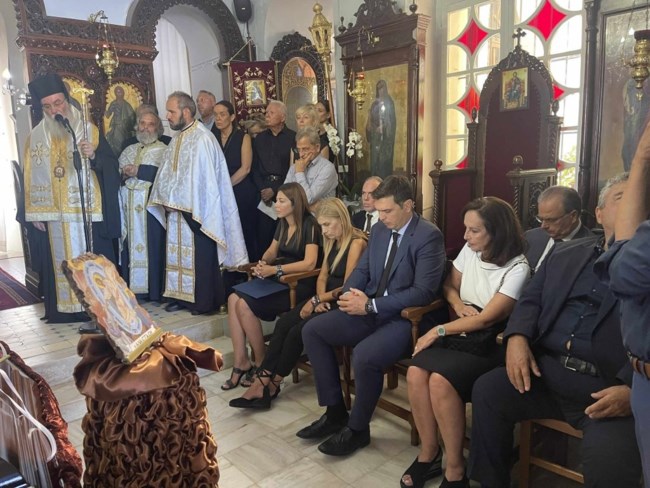 Χανιά: Συγκίνηση στο τελευταίο "αντίο" στον Νίκο Παπαδάκη - Παρούσες Ζαχαράκη, Βολουδάκη, Διαμαντοπούλου