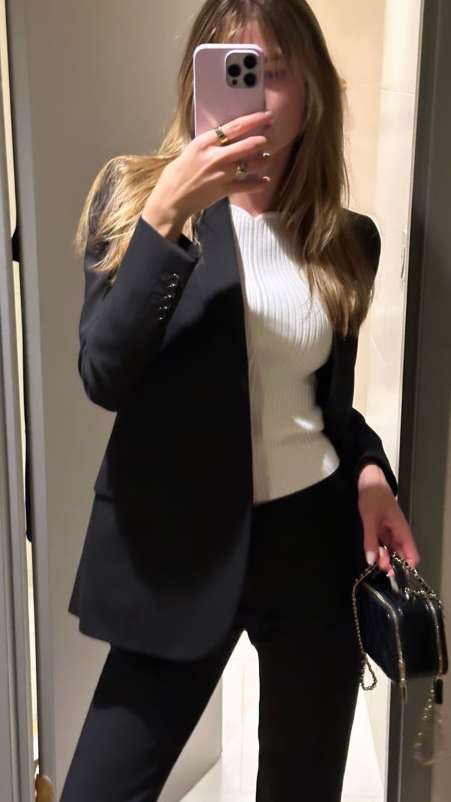 Αμαλία Κωστοπούλου: Φόρεσε το ιδανικό business look - Το μαύρο κοστούμι και το ριμπ τοπ