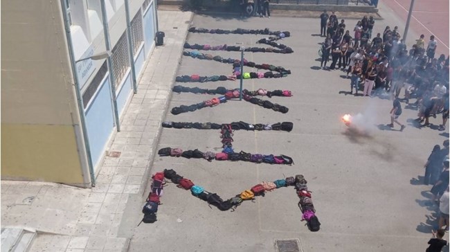 Αυτοκτονία 14χρονου στον Κολωνό: Απαντήσεις στο λάπτοπ που παρέδωσε η μητέρα του άτυχου παιδιού ψάχνουν οι Αρχές