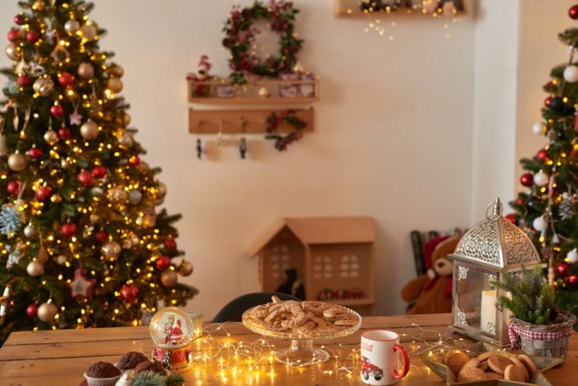 Πώς θα διακοσμήσετε το coffee table για τα Χριστούγεννα, με απλό και οικονομικό τρόπο