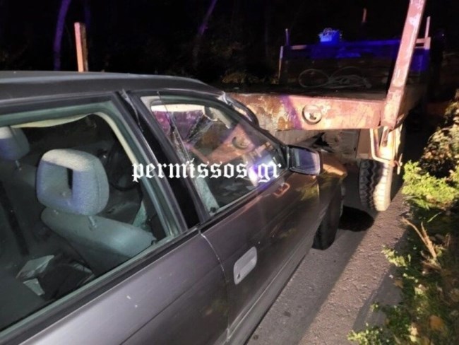 Αλίαρτος: ΙΧ συγκρούστηκε με τρακτέρ - Ενας τραυματίας [εικόνες - βίντεο]