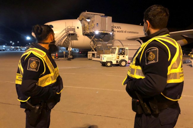 Κορονοϊός: Εφτασε στον Καναδά η πρώτη παρτίδα του εμβολίου της Pfizer [εικόνες]