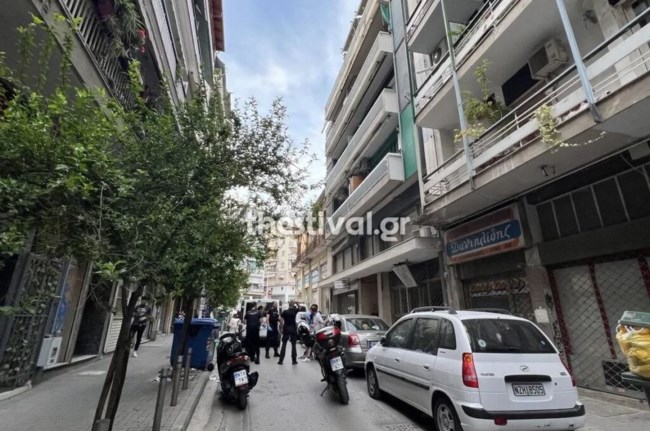 Θρίλερ στη Θεσσαλονίκη: Νεκρός άντρας σε δώμα - Ο συγκάτοικός του, έδωσε τα κλειδιά στο ΕΚΑΒ και εξαφανίστηκε