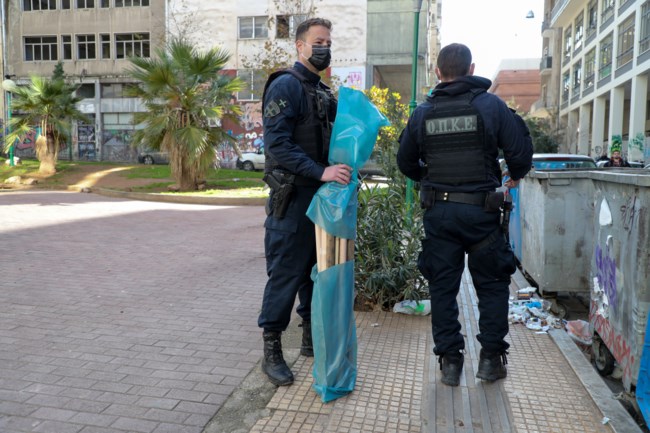 Έφοδος της ΕΛΑΣ σε 21 συνδέσμους οπαδών: Χωρίς άδεια οι 12 - Βρέθηκαν ρόπαλα, κοντάρια και σιδερογροθιά