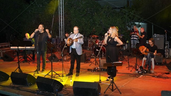 Λαοθάλασσα την πρώτη μέρα του Φεστιβάλ της ΚΝΕ - Με Παπακωνσταντίνου, Νταλάρα, Φαραντούρη [εικόνες - βίντεο]