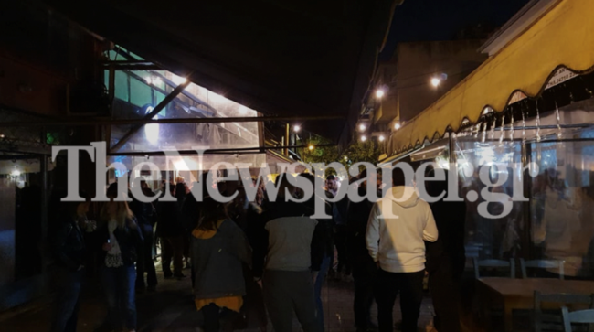 Έρχονται πρόστιμα για τα υπαίθρια κορονο-πάρτι: 5.000 στους μαγαζάτορες, 150 ευρώ στους πελάτες