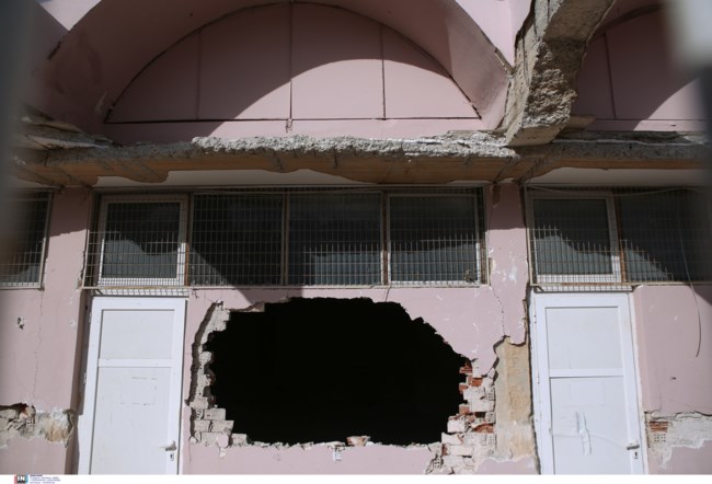 Παραλίγο τραγωδία στο Νέο Ηράκλειο: Κατέρρευσε στέγαστρο σε σχολείο - Ανησυχία σε μαθητές και γονείς