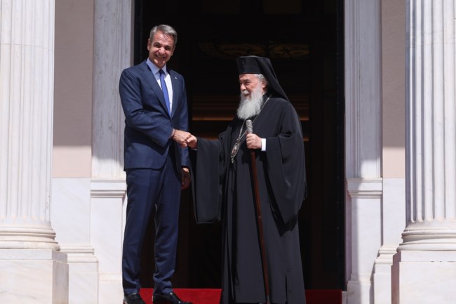 Πατριάρχης Ιεροσολύμων σε Μητσοτάκη: "Ο πρόεδρος Τραμπ θέλει να επισκεφθεί την Ελλάδα"