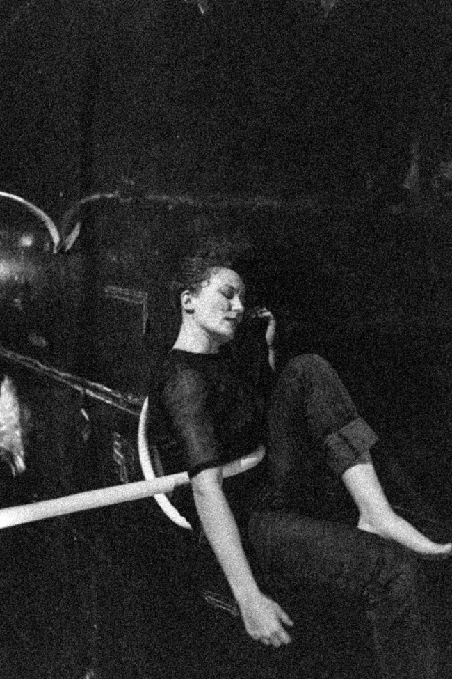 Η πιο ανατρεπτική "Αλίκη στη χώρα των θαυμάτων' επιστρέφει στο Θέατρο Ροές για 4 παραστάσεις