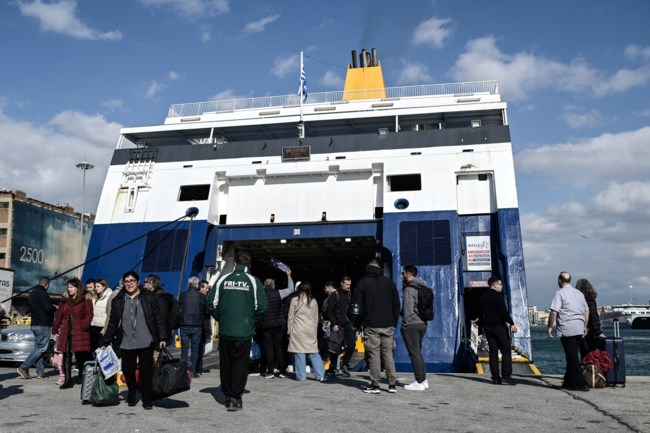 Εξοδος της Καθαράς Δευτέρας: Το αδιαχώρητο στο λιμάνι του Πειραιά - Καθυστερήσεις στην Αττική Οδό - Εφυγαν πάνω από 60.000 ΙΧ