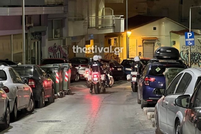 Θεσσαλονίκη: Απίστευτο - Παρέα νεαρών έκαψε εικόνα της Παναγίας με κεριά