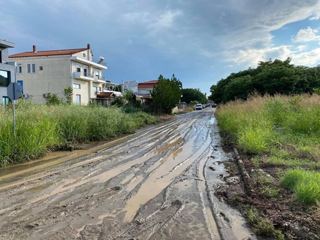 Απίστευτες εικόνες από τις πλημμύρες στις Σέρρες: Ξεβράστηκαν μέχρι και ...ψάρια στη στεριά [εικόνες - βίντεο]