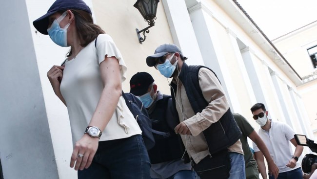 Ψευτογιατρός: Στο εδώλιο για 12 ανθρωποκτονίες και 14 απόπειρες - Η εισαγγελέας ζητά να καθίσει στο σκαμνί πρώην υπουργός