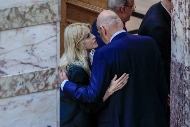 Βουλή: Αργησε αλλά πήγε ο Δένδιας - "Καρφιά" από Γεωργιάδη: Μόνο αν ήμουν σε κώμα δεν θα ερχόμουν για δική μου τροπολογία
