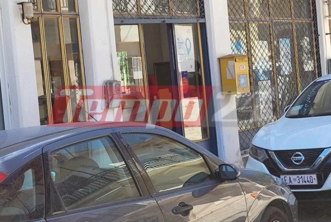 Βίντεο - ντοκουμέντο από τη ληστεία στα Καλάβρυτα: Η στιγμή που οι ληστές βγαίνουν από τα ΕΛΤΑ και πυροβολούν με καλάσνικοφ