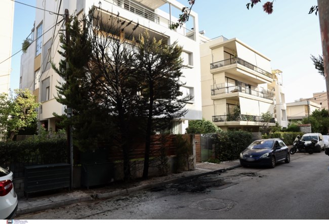 Μολότοφ στο σπίτι της προέδρου Αρείου Πάγου: Σε πυρήνες αντιεξουσιαστών ψάχνουν οι Αρχές - Βίντεο από τη στιγμή της επίθεσης έχει η ΕΛΑΣ