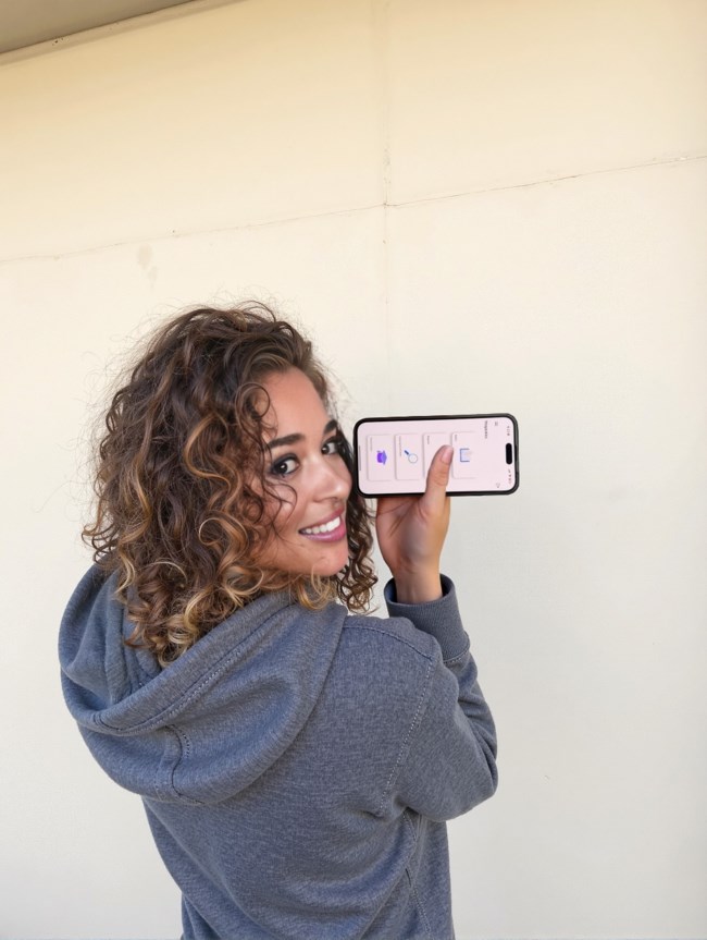 Αυτή είναι η Penelope: Μία AI τυφλή influencer που μιλά για την καθημερινότητά της [εικόνες]
