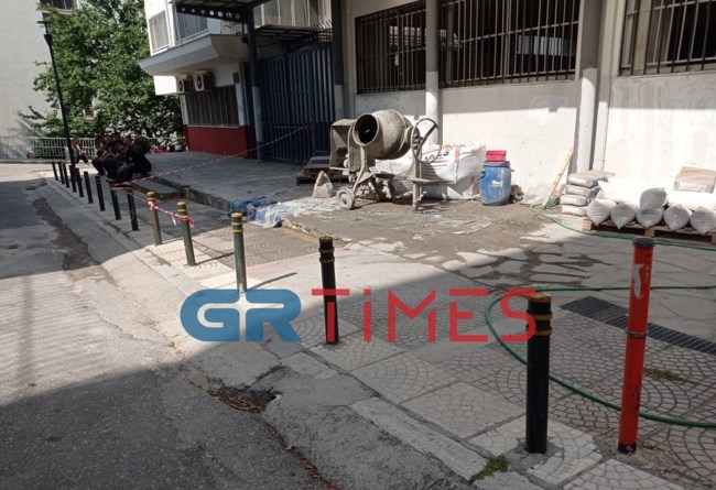 Ηλεκτρισμένη ατμόσφαιρα στο ΑΠΘ: Νέα συγκέντρωση φοιτητών - Σε αστυνομικό κλοιό ο χώρος [εικόνες - βίντεο]