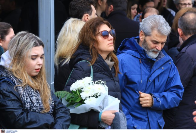 "Το σπίτι μας έγινε δεύτερο νεκροταφείο" - Θρήνος και οργή στο μνημόσυνο για τα θύματα των Τεμπών [βίντεο]