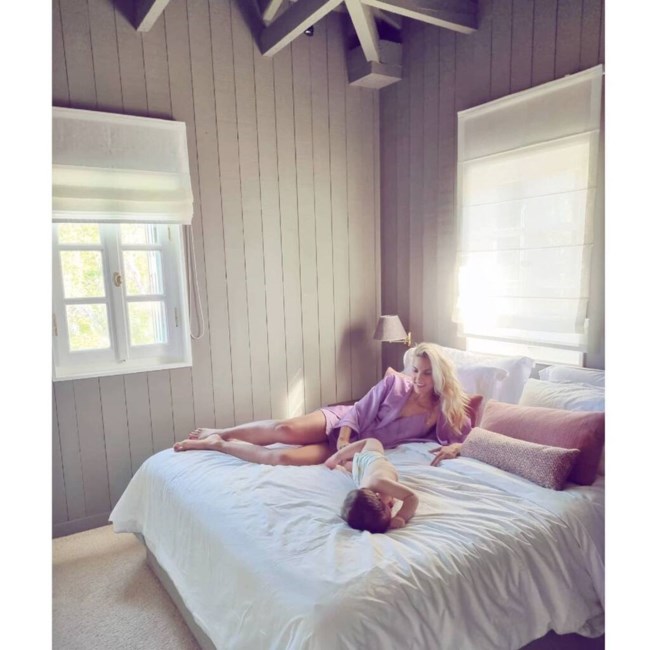 Μαντώ Γαστεράτου: Τα παιχνίδια με τον υπέροχο γιο της στο κρεβάτι τους