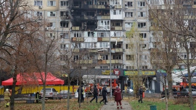 Ρωσικό σφυροκόπημα στην Ουκρανία πριν από τη συνάντηση Ζελένσκι - Τραμπ - Καθ’ οδόν προς τις ΗΠΑ ο Ουκρανός πρόεδρος