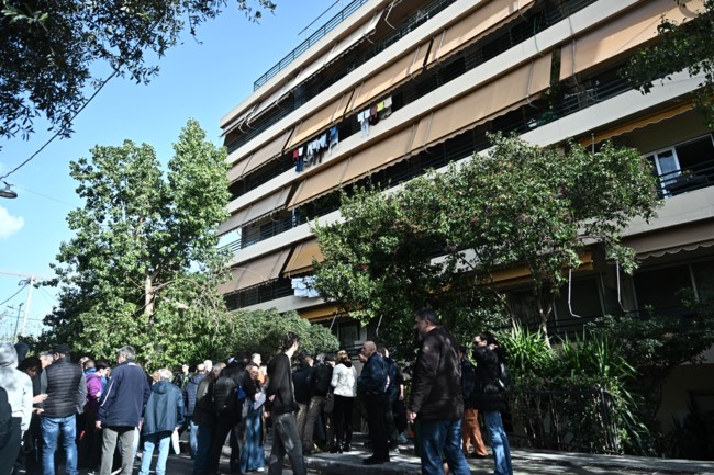 Πατήσια: ΜΑΤ χτυπούν πολίτες που εμποδίζουν έξωση σε μονογονεϊκή οικογένεια- "Ήρθατε εδώ και οι εγκληματίες είναι ελεύθεροι"