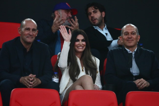 Κίμπερλι Γκίλφοϊλ: Στο ΣΕΦ για το Ολυμπιακός-Ζαλγκίρις ανάμεσα στους Αγγελόπουλους [εικόνες]