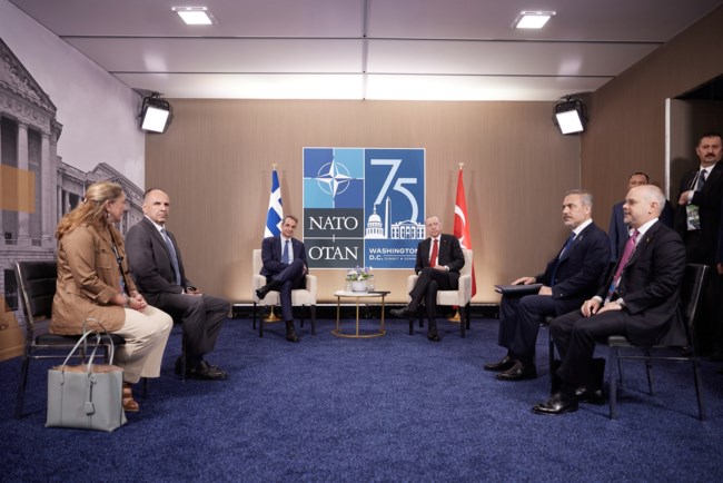 Η τακτική της Αθήνας στην επίσκεψη του Τούρκου ΥΠΕΞ Χακάν Φιντάν: "Καλύτερο να μιλάμε από το να μην μιλάμε καθόλου"