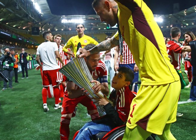 Μεγάλη ημέρα για τον μικρό Γιαννάκη - Ο πιο αγαπητός οπαδός του ΠΑΟΚ χειρουργείται στις ΗΠΑ, με έξοδα του Ιβάν Σαββίδη