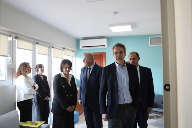 Επίσκεψη Μητσοτάκη στο "Σπίτι του Παιδιού" - Εκεί καταθέτουν τα ανήλικα θύματα σοβαρών εγκλημάτων