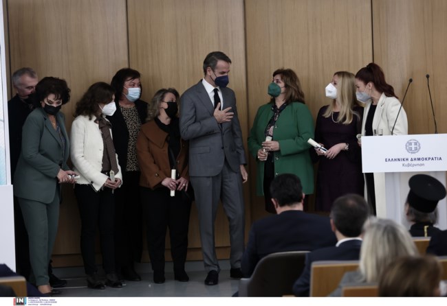 Μητσοτάκης βράβευση υγειονομικών
